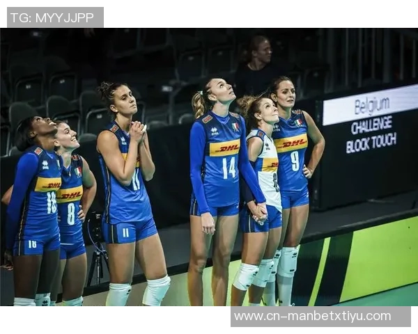 意大利女排奥运冠军埃格努亲临国米与劳塔罗互换球衣展现体育精神