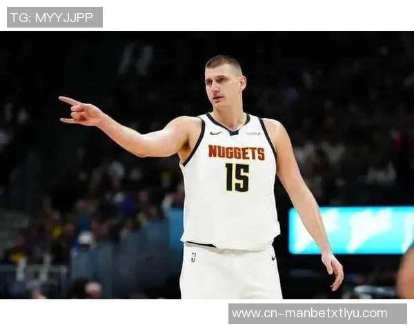 小杨展现惊人实力被誉为中国约基奇开拓者未来之星引发全球关注 小杨展现惊人实力被誉为中国约基奇开拓者未来之星引发全球关注