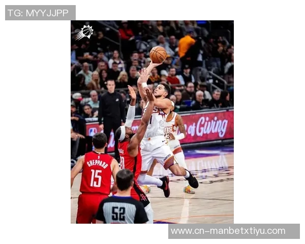 布克上半场表现平平难以支撑球队14投6中仅得17分三分球全失